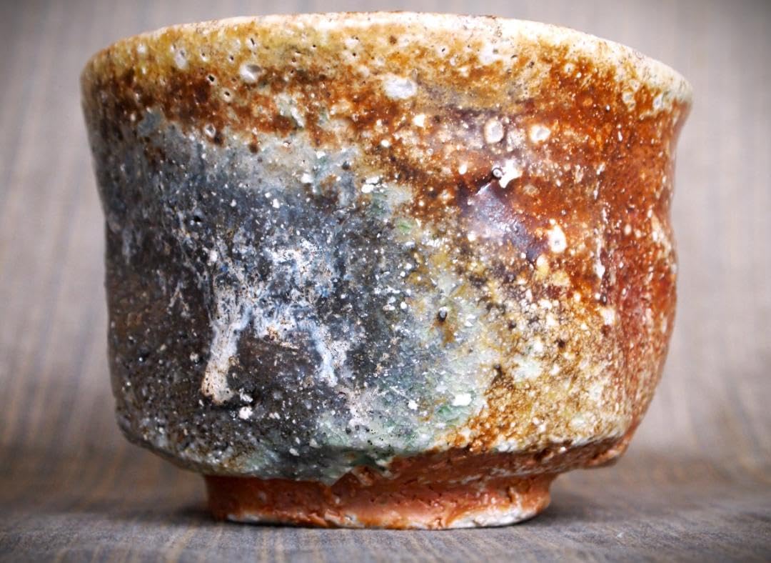 人気作家★藤岡周平★伊賀《刳り貫き》茶碗★共箱・布 Amazon.co.jp: 人気作家 藤岡周平伊賀 刳り貫き 茶碗共箱布 : ホーム